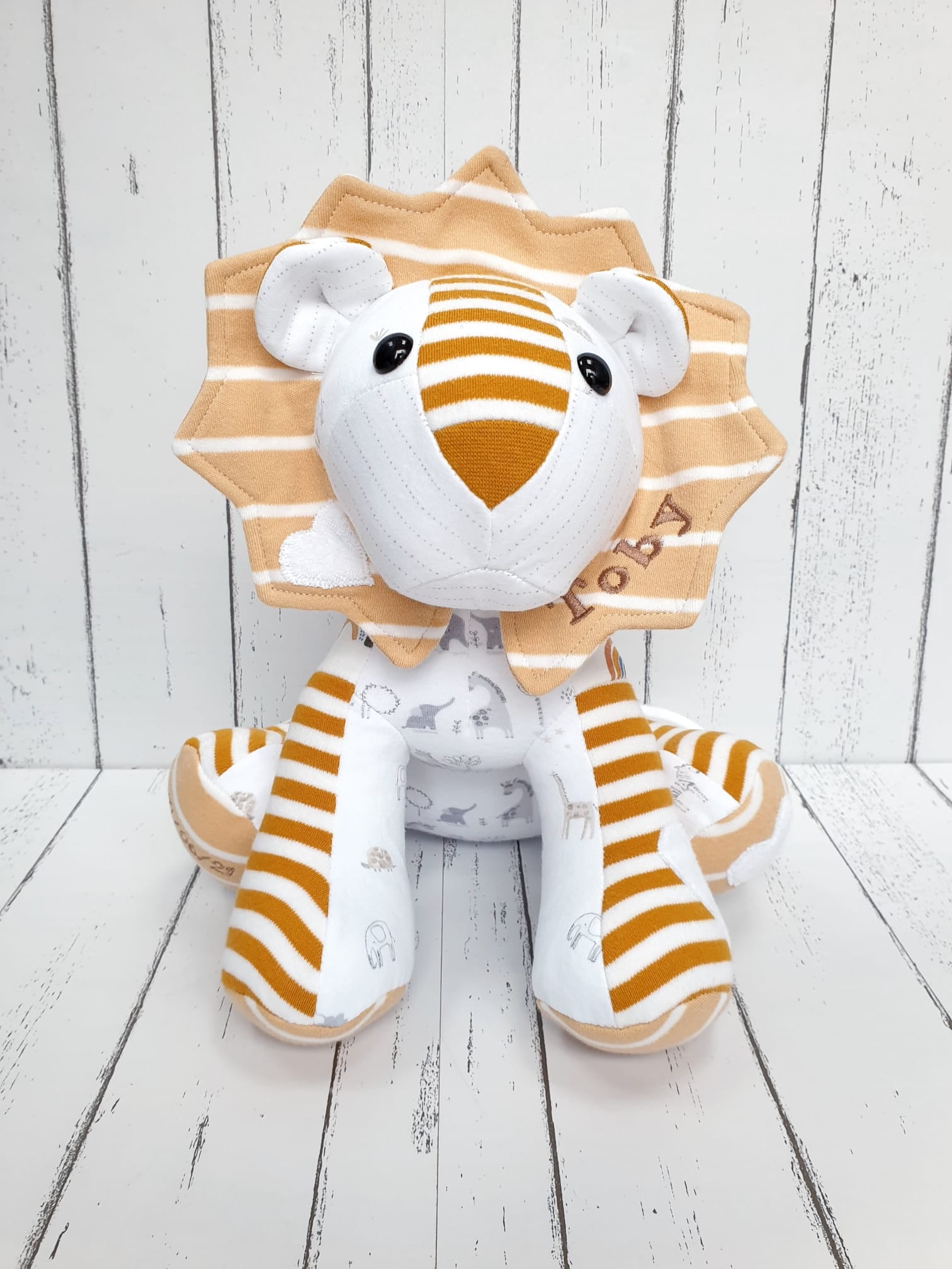 Lion Keepsake animals by Crescent Creations